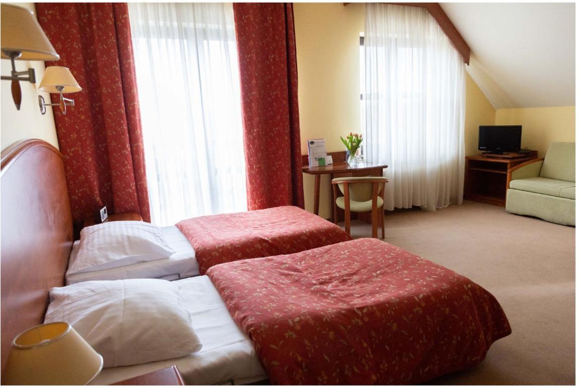 Hotel Piast Cedynia Экстерьер фото