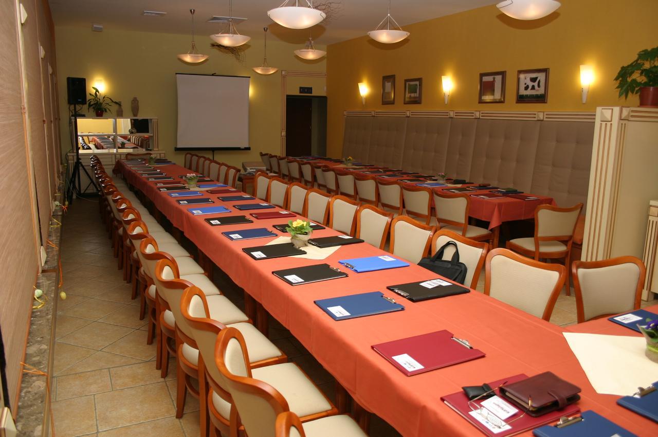 Hotel Piast Cedynia Экстерьер фото