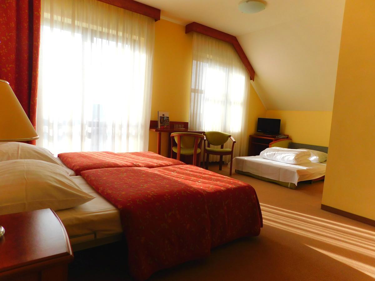 Hotel Piast Cedynia Экстерьер фото