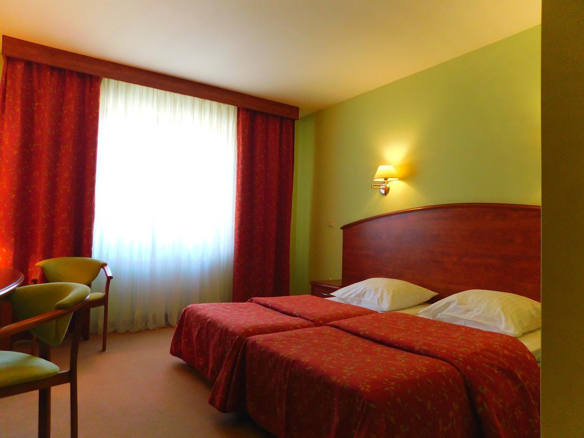 Hotel Piast Cedynia Экстерьер фото