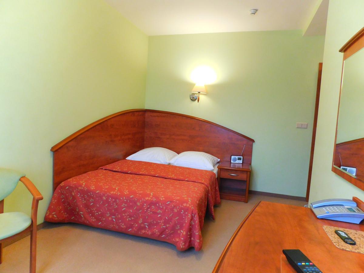 Hotel Piast Cedynia Экстерьер фото